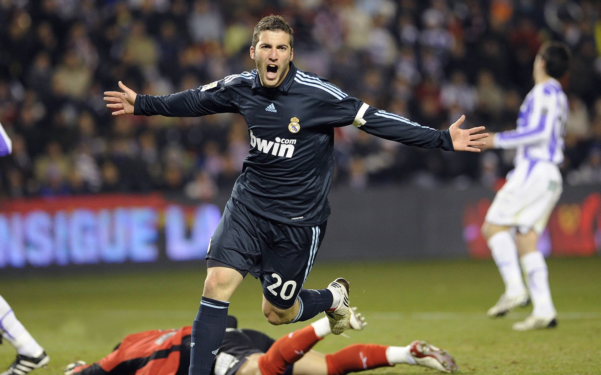 国安连胜鲁能，欲反超中超积分榜，国安中超排名第几